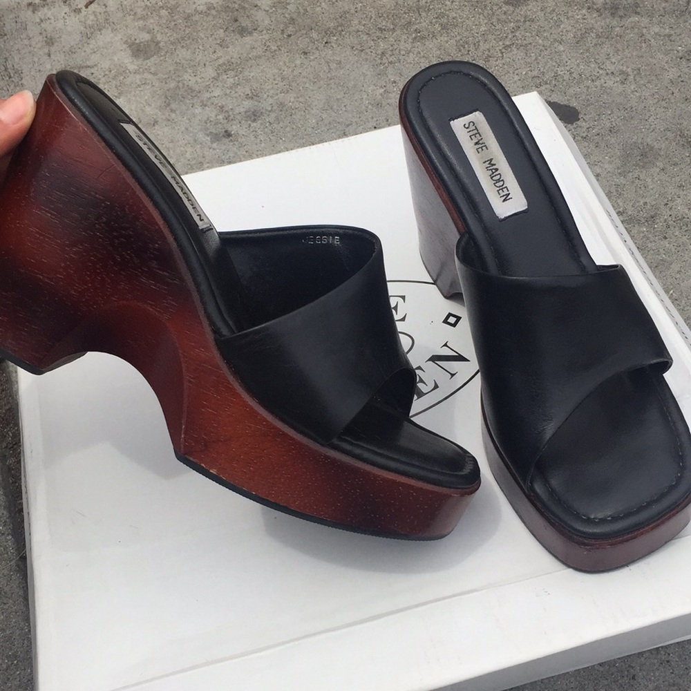 90’s vibe Steve Madden wedges